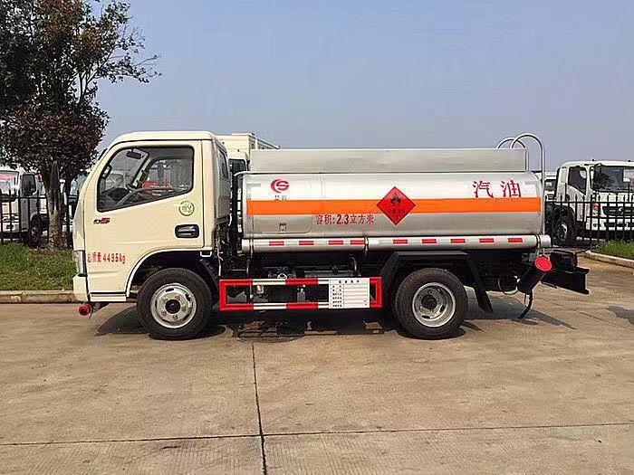 东风小多利卡2.15方蓝牌加油车（2吨油罐车）15897613868