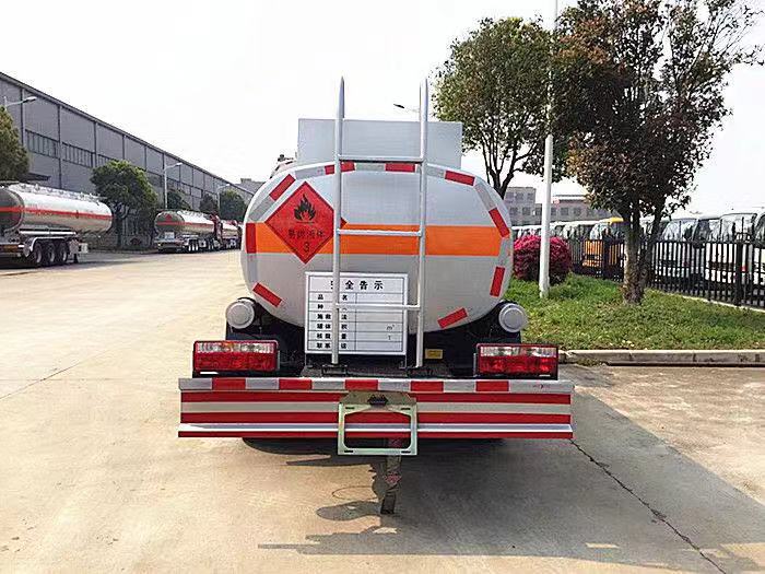 东风小多利卡2.15方蓝牌加油车（2吨油罐车）15897613868